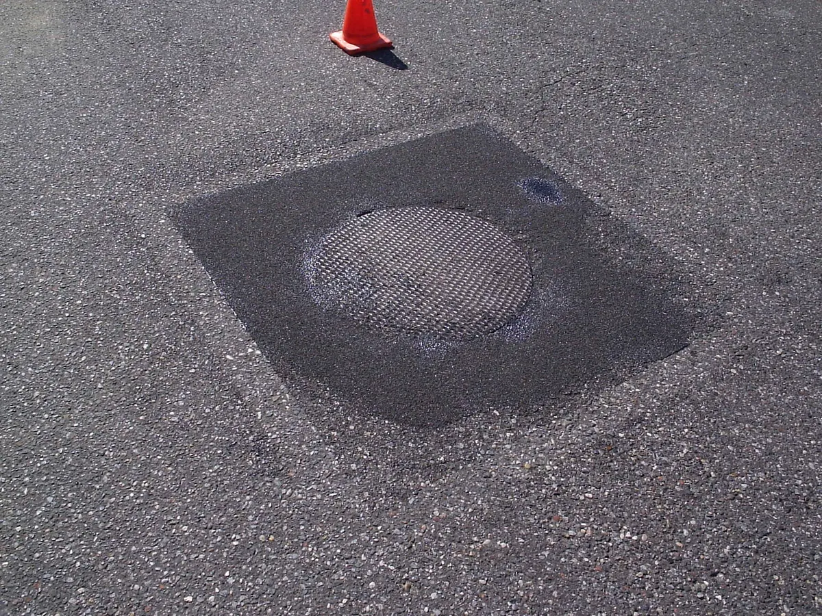 Manhole surround after the FloMix repair